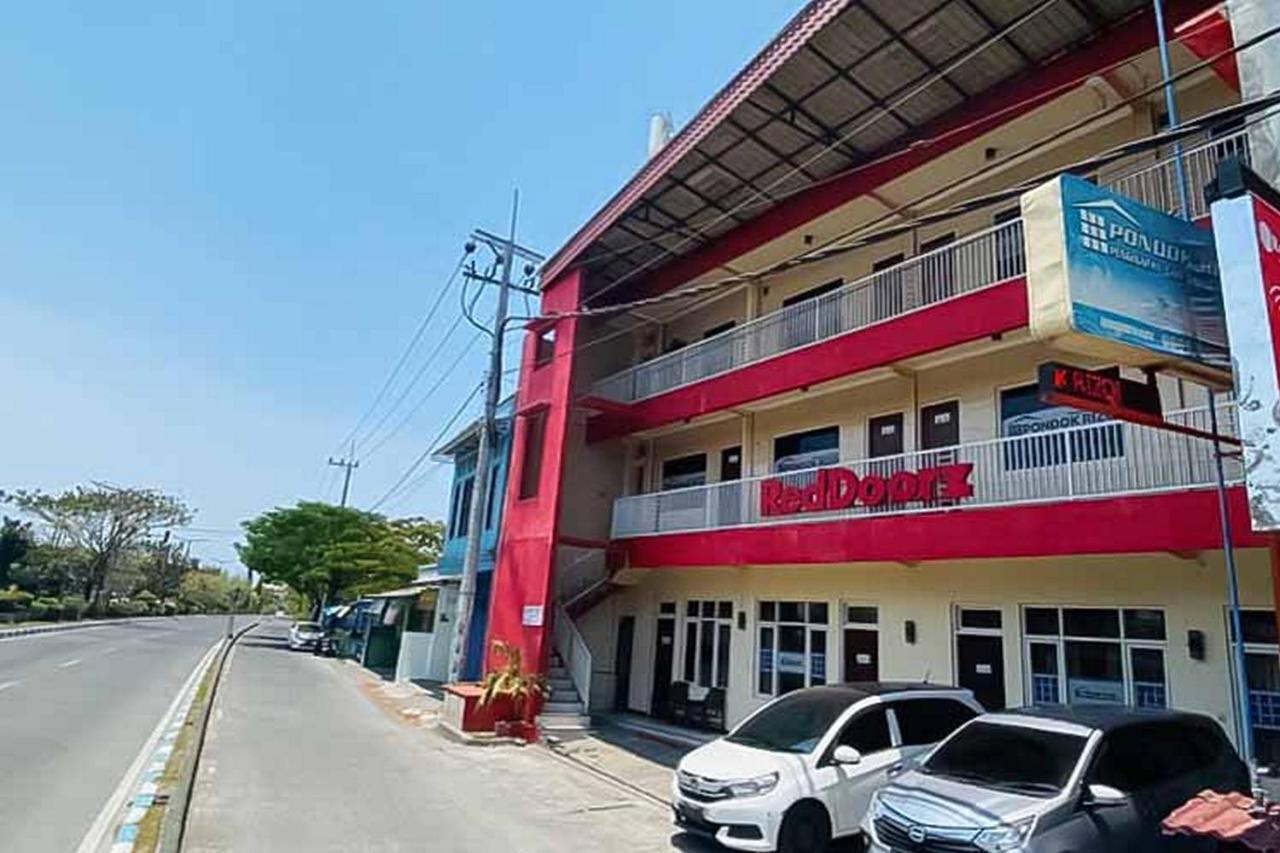 Penginapan Pondok Rizqi Syariah Brebek Extérieur photo