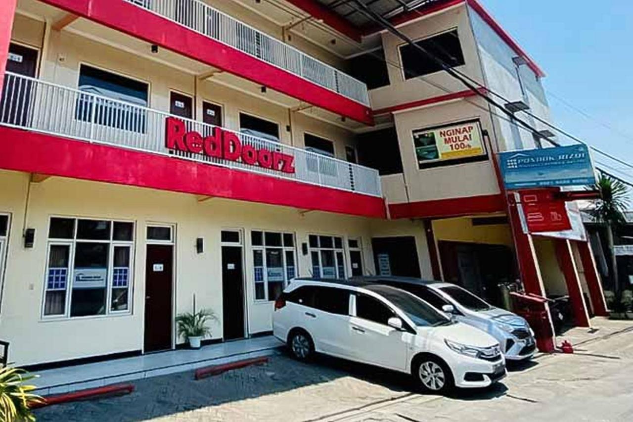 Penginapan Pondok Rizqi Syariah Brebek Extérieur photo