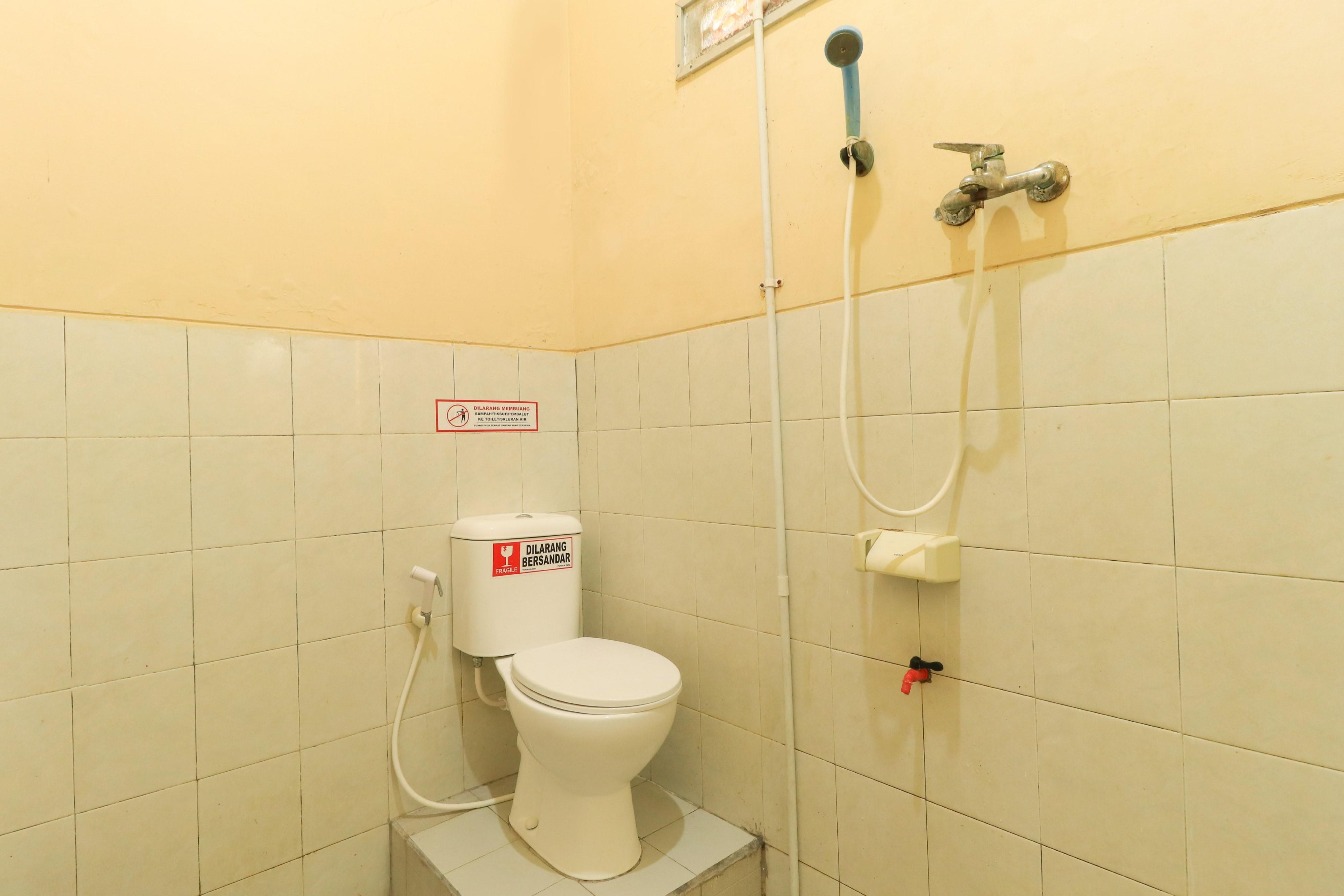 Penginapan Pondok Rizqi Syariah Brebek Extérieur photo