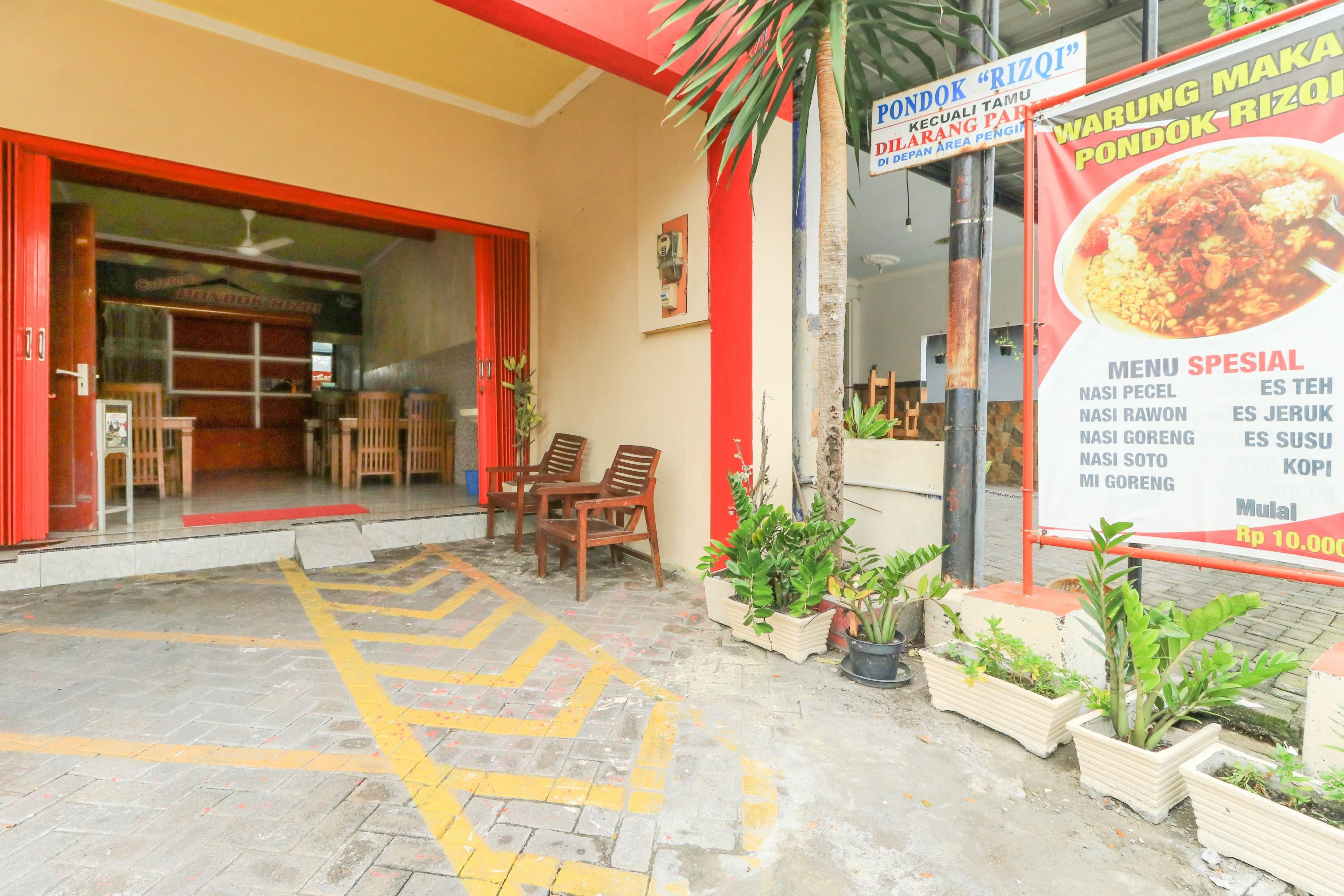 Penginapan Pondok Rizqi Syariah Brebek Extérieur photo