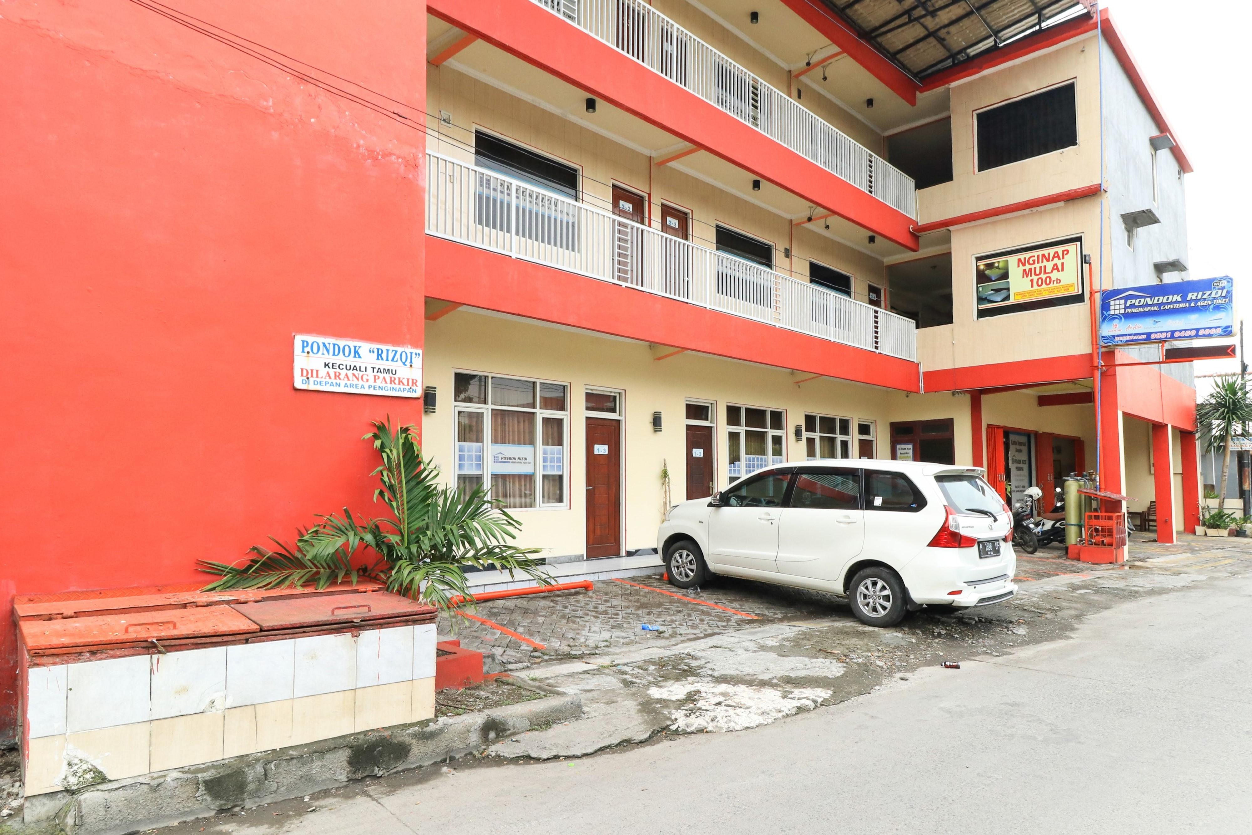 Penginapan Pondok Rizqi Syariah Brebek Extérieur photo