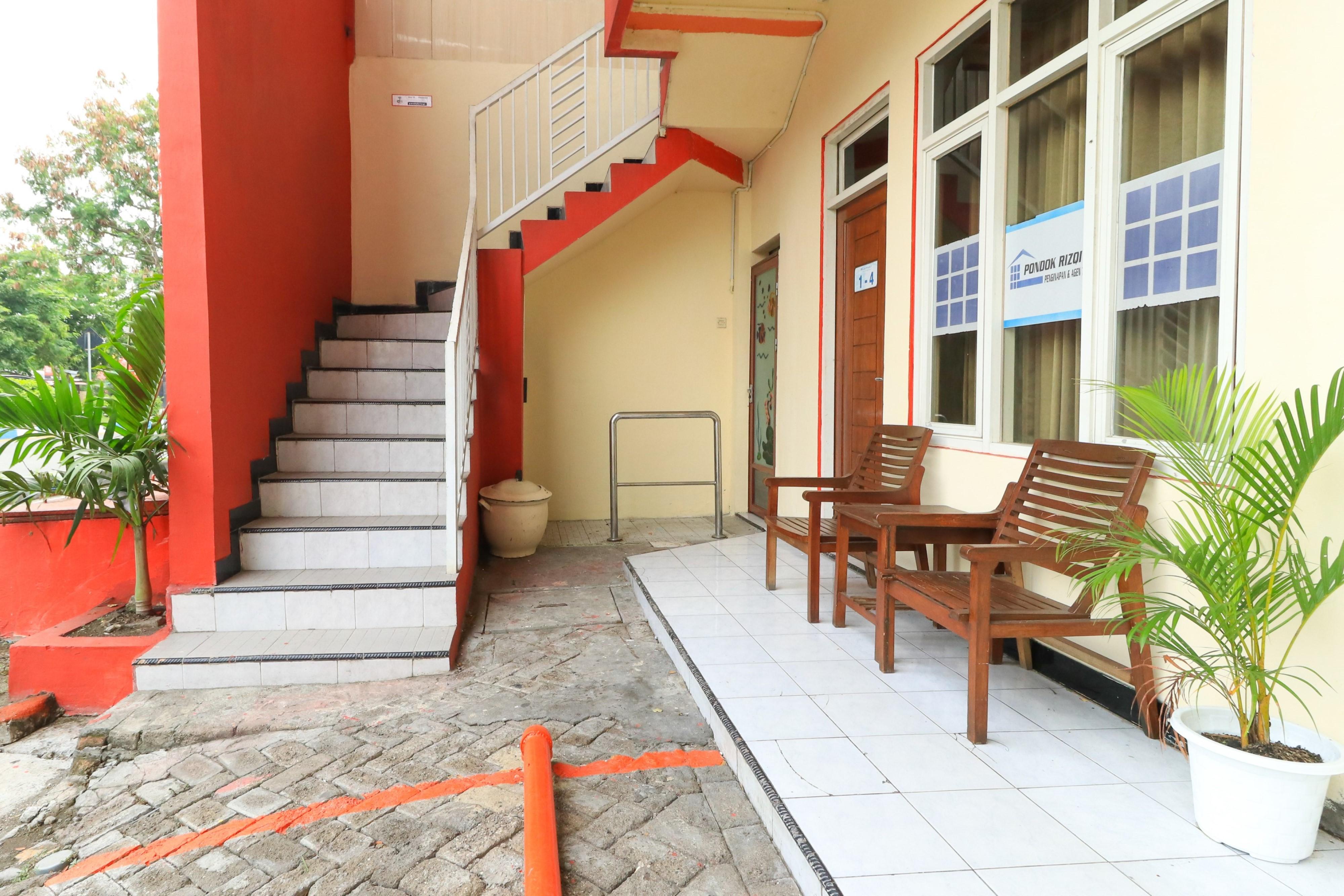Penginapan Pondok Rizqi Syariah Brebek Extérieur photo