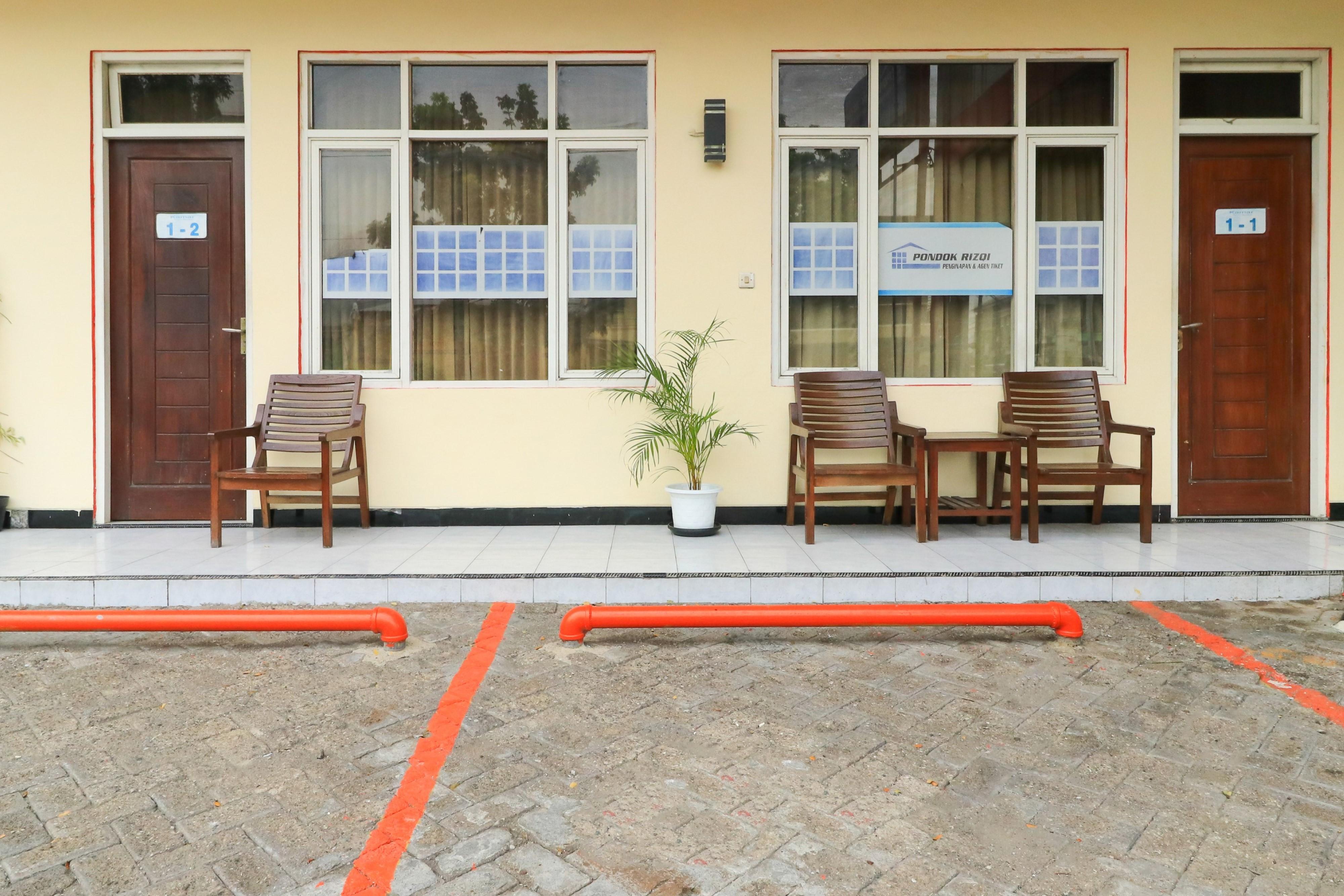 Penginapan Pondok Rizqi Syariah Brebek Extérieur photo