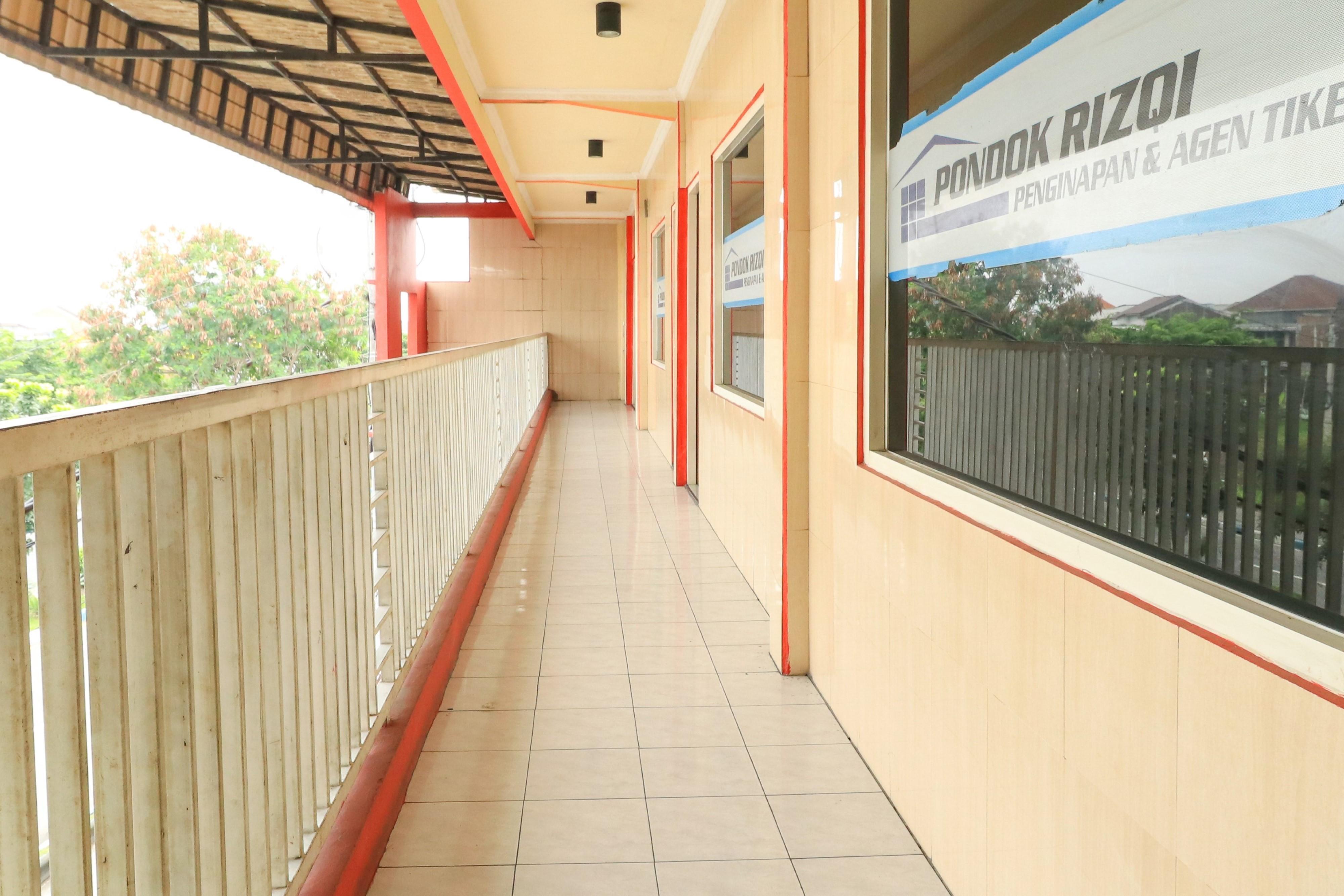 Penginapan Pondok Rizqi Syariah Brebek Extérieur photo