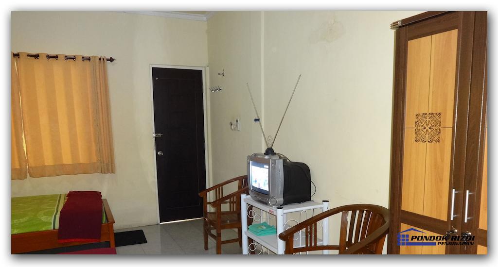 Penginapan Pondok Rizqi Syariah Brebek Extérieur photo