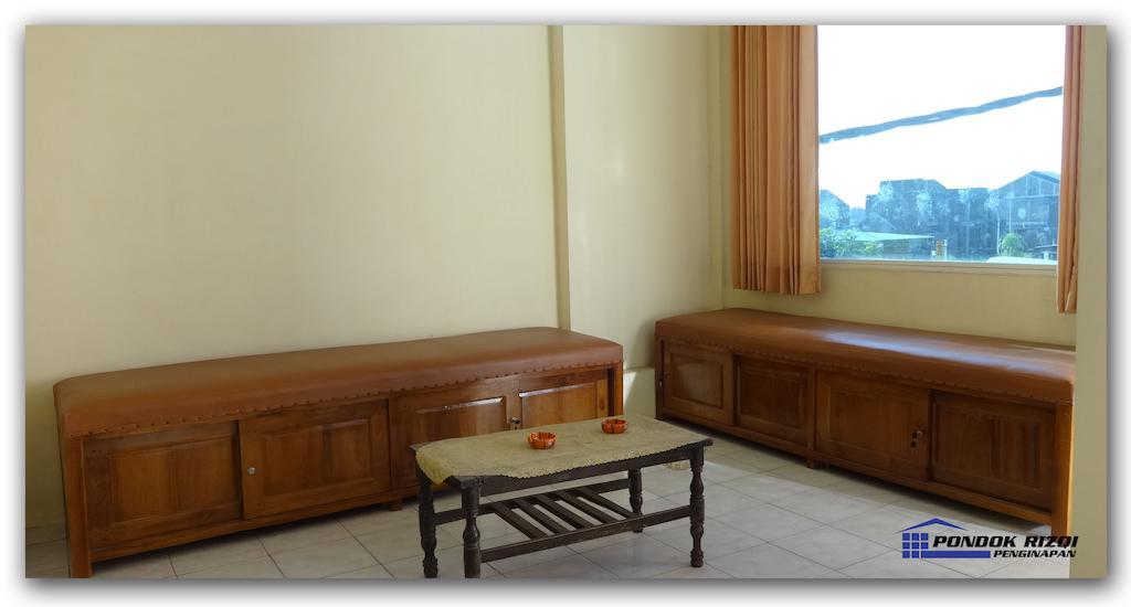 Penginapan Pondok Rizqi Syariah Brebek Extérieur photo